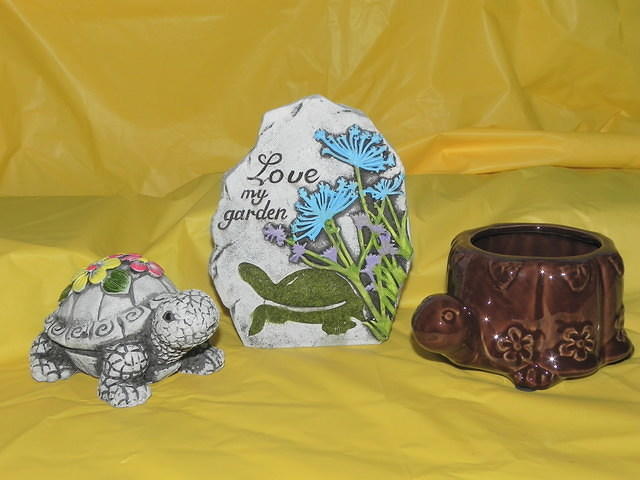 Brown turtle planter garden set